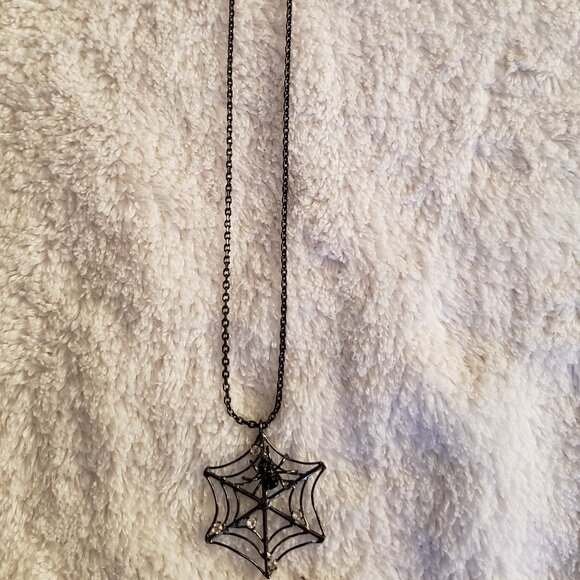 Vintage Spooky Black Widow Spider Necklace Black, Metal - Picture 1 of 6